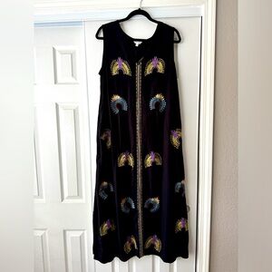 Lightweight embroidered midi dress, perfect for summer! 🌼